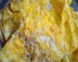 Foto langkah ke 1 dari resep Telur dadar berkuah vs mie.