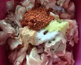 Foto langkah ke 2 dari resep Tumis Ayam Paprika.