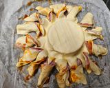 Foto del paso 4 de la receta: Sol de hojaldre con queso y bacon