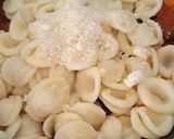 Foto del passaggio 4 della ricetta Orecchiette con cardoncelli🍄‍🟫🍅🌱