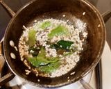 A picture of step 5 of Khaman dhokla.