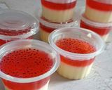 Foto langkah ke 4 dari resep Puding keju dan selasih merah putih.
