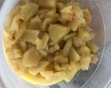 A picture of step 2 of Mini apple pie with leftover apples.