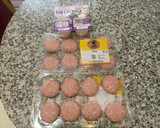 Foto del paso 1 de la receta: Mini Burger con queso en salsa