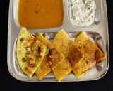 A picture of step 4 of Moong dal uttapam.