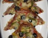 A picture of step 7 of Chicken Tikka pizza and tikka Bread Pizza jo mainy,1st,tym bnata tha.