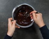 Une image de l'étape 7 de Saucisson au chocolat et chamallows.