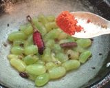 A picture of step 2 of Green Grapes Ki Khatti Meethi Sabzi / Chutney.