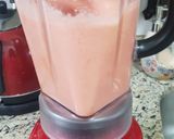 Foto del paso 2 de la receta: Licuado de frutilla y piña