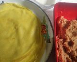 Foto langkah ke 4 dari resep *Egg Chicken Roll*.