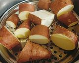 A picture of step 2 of Steam Sweet Potatoes 🍠🍠.