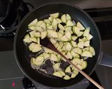 Foto del passaggio 1 della ricetta Riso venere con zucchine e salmone