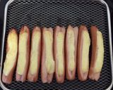 Sajttal töltött virsli recept fázis 2 fotója