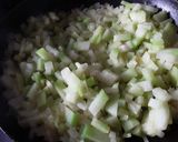 Foto del paso 2 de la receta: Guiso de chayote / guatila /yota o papa de pobre..🥘