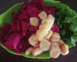 Foto langkah ke 2 dari resep 328.Smooties buah naga sayur... Segerr.