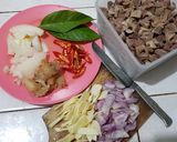 Foto langkah ke 2 dari resep Tumis Ati Empela Bumbu Iris.