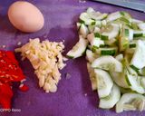 Foto langkah ke 1 dari resep Tumis Timun Bumbu Bawang Putih (Resep Ko Eddy) ala Chef Muhammad.