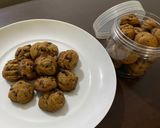 Foto langkah ke 5 dari resep Mini choco chips cookies.