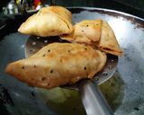 A picture of step 10 of Sabudana minty flavour samosa.