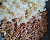 Foto del paso 5 de la receta: Dip🥯de tocineta🥓chorizo🍖y🧅cebolla caramelizada🥟