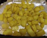 A picture of step 4 of Cheese & bacon potatoes.
