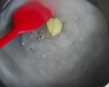 A picture of step 3 of Karachi Halwa.