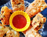 A picture of step 6 of Papad roll stuffed with green coriander and dry coconut.