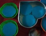 Foto langkah ke 6 dari resep Puding Mawar Biru.