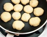 Foto langkah ke 5 dari resep Bakpia teflon isi coklat.