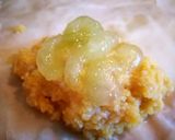 Foto del paso 5 de la receta Paquetitos de masa filo con relleno de queso y uvas blancas