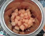 A picture of step 1 of Melon mango chocolate.
