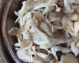 Hình bước làm 1 của món Đậu non, tempeh chiên sốt nấm kim châm