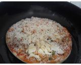 A picture of step 13 of Egg Pizza (without oven).