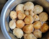 A picture of step 4 of Dahi Bhalla.