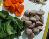 Foto langkah ke 1 dari resep Sayur Bening Pokcoy Wortel dan Bakso.