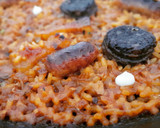 Foto del paso 7 de la receta: Arroz con panceta, salchichas y butifarra negra