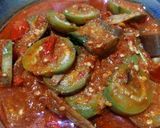 Foto langkah ke 3 dari resep Oseng pedas manis terong bulat dan teri.