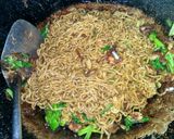 Foto langkah ke 3 dari resep Mie Goreng Udang.