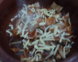 Foto del paso 4 de la receta: Otros chilaquiles de chiles secos, pollo, hoja santa, pulque y huevos estrellados