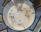 Foto langkah ke 2 dari resep Es Susu Selasih Keju Biskuit.