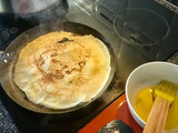 Filloas caramelizadas con crema pastelera acompañadas de helado de licor café