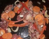 Foto del paso 2 de la receta: Carne braseada al vino tinto con puré