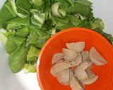 Foto langkah ke 1 dari resep Tumis pockoy bakso.