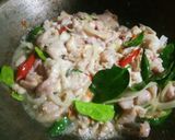 Foto langkah ke 2 dari resep Kulit Ayam Pedas Nampol.