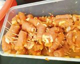 Hình bước làm 2 của món Thịt cốt lếch cuộn sốt cay