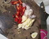 Foto langkah ke 1 dari resep Tumis Kangkung Saus Tiram.