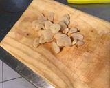 Une image de l'étape 2 de Pommes de terre sautées aux tomates, ail et épices.