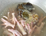 Foto langkah ke 4 dari resep Sop Ceker Ayam Empuk.