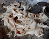 Foto langkah ke 4 dari resep 41. Tumis Buncis Jamur Tiram.