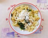 Foto del passaggio 3 della ricetta Pasta con patate e basilico fresco